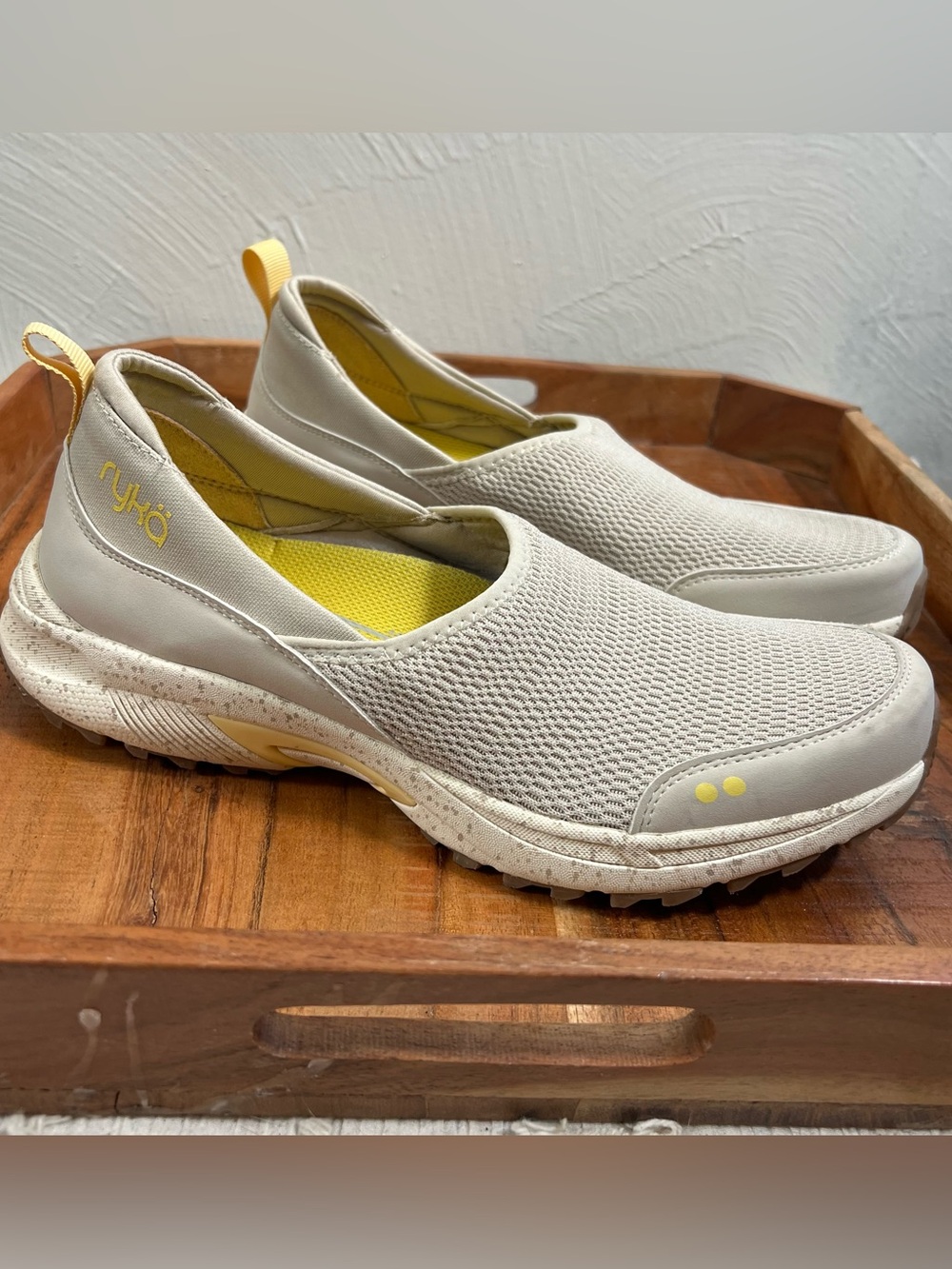 Woman’s RYKA Sky Walk Chill slip on sneakers sz 9.5